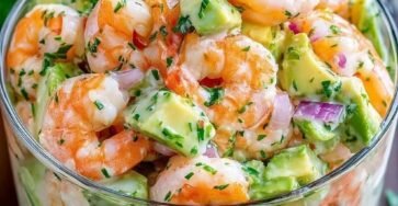 Creamy Shrimp Avocado salad with fresh vegetables and lemon dressing