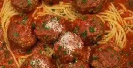 Homemade Italian meatballs with spaghetti and marinara sauce