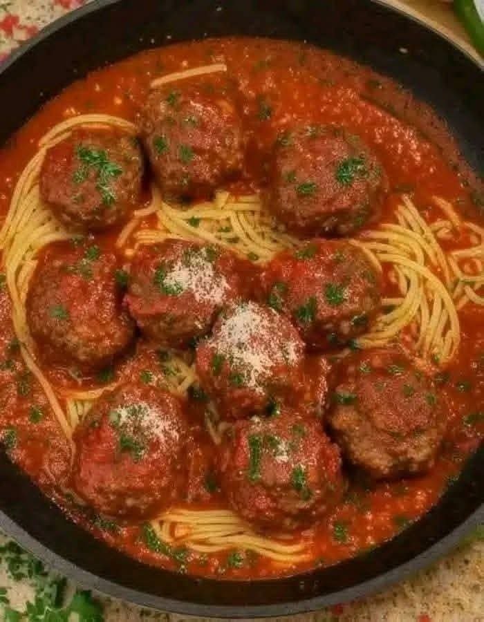 Homemade Italian meatballs with spaghetti and marinara sauce